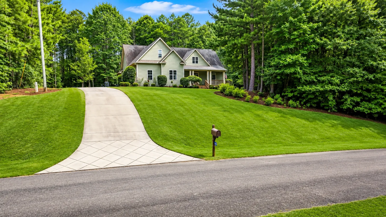 Wide Front Lawn & Driveway