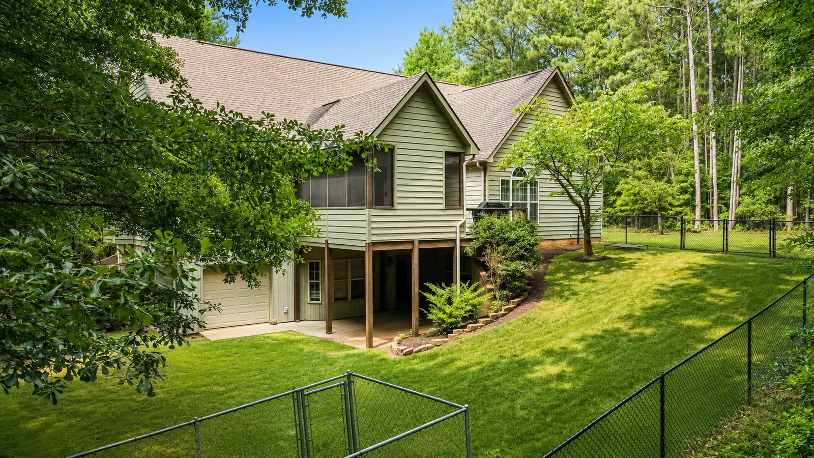 Rear Exterior & Deck