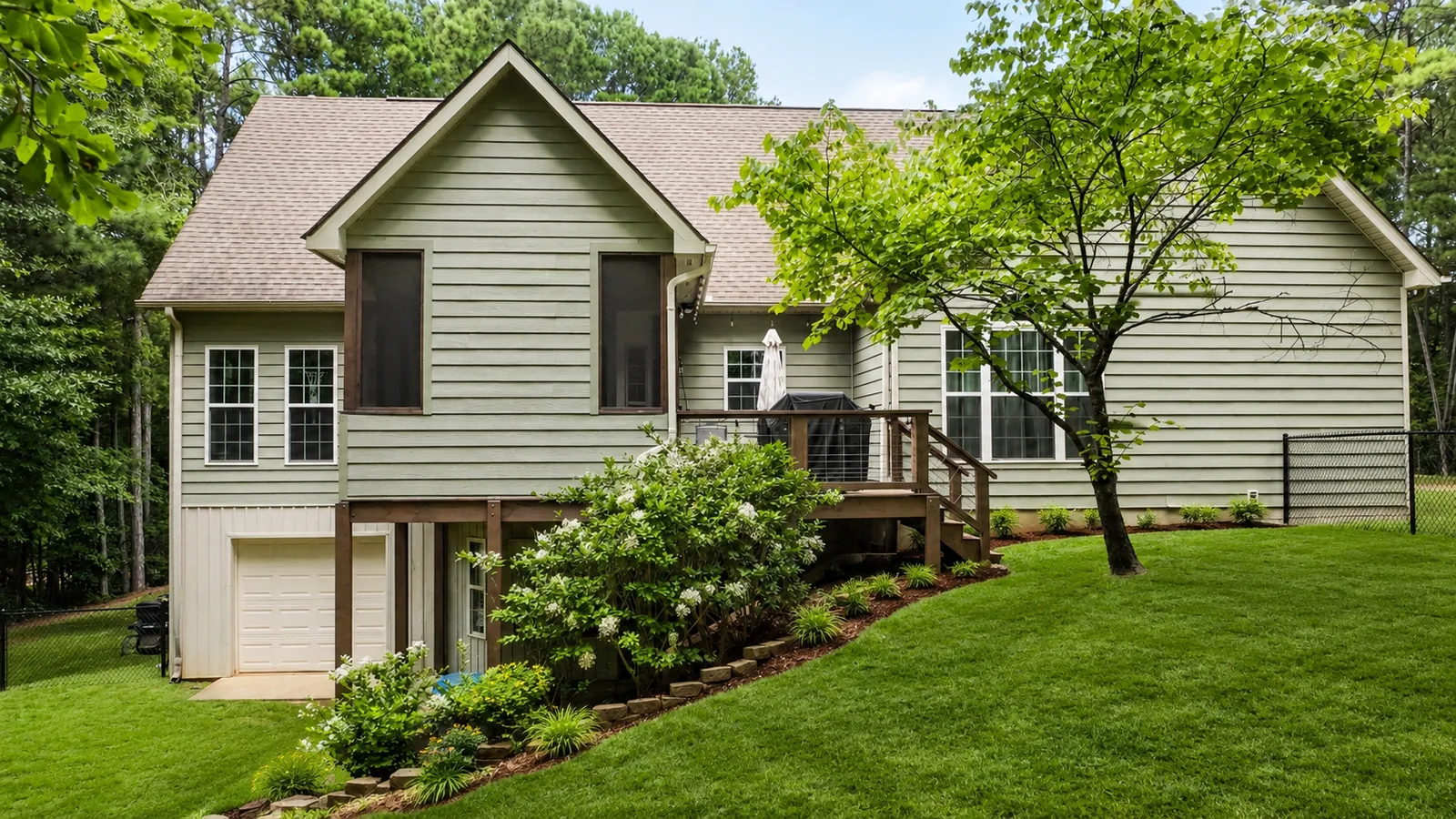 Rear Exterior & Yard