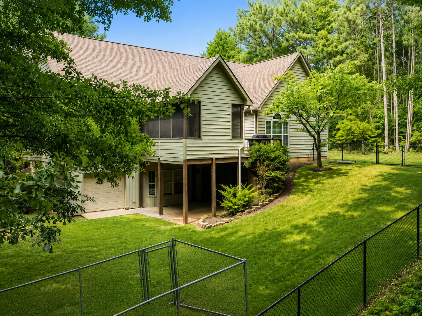 Backyard & Fenced Area