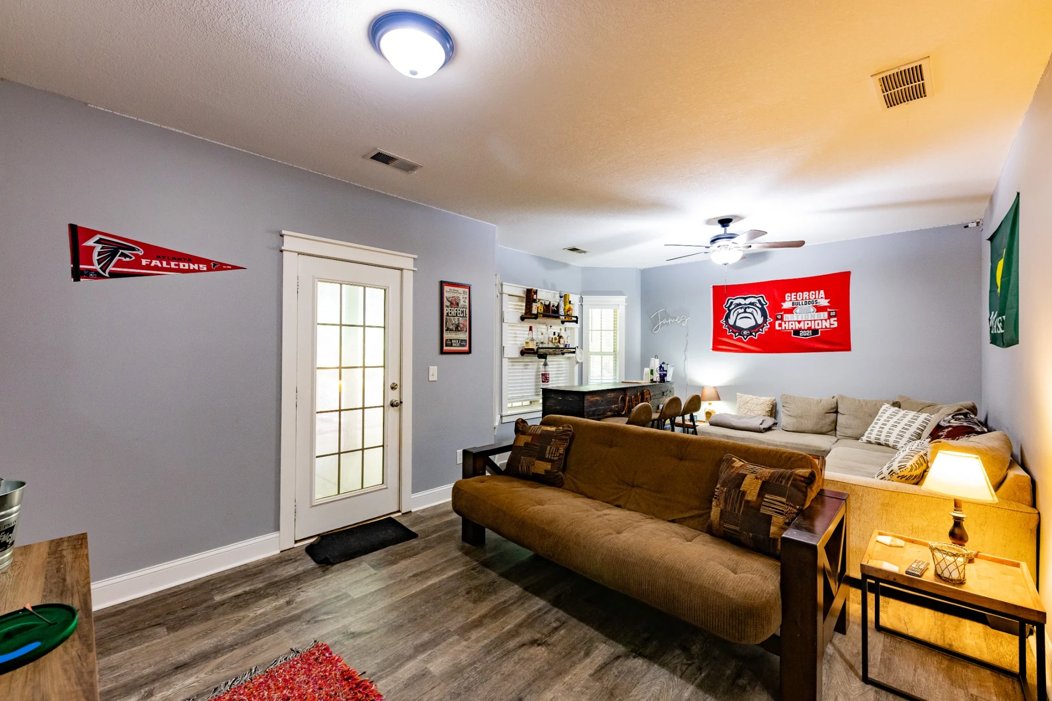 Lower-level lounge